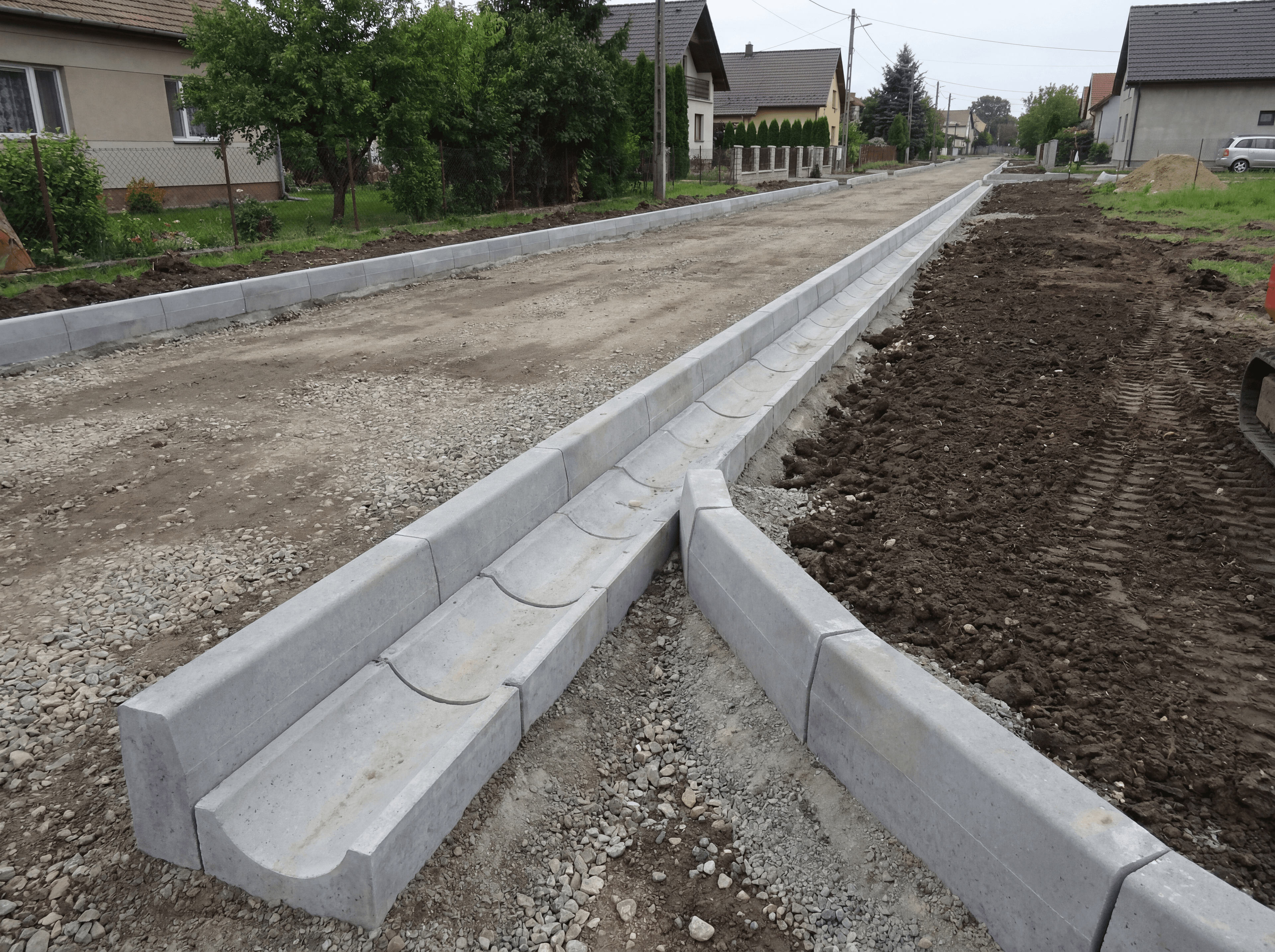 Polaganje cestnih robnikov in betonskih kanalet
